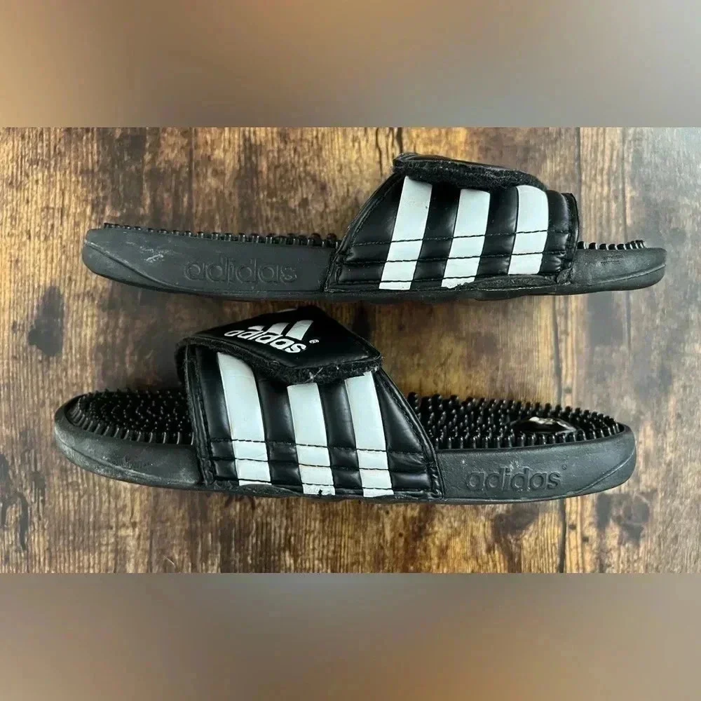 Adidas | Addisage mens slides. Size: 6 mens/7 women’s.